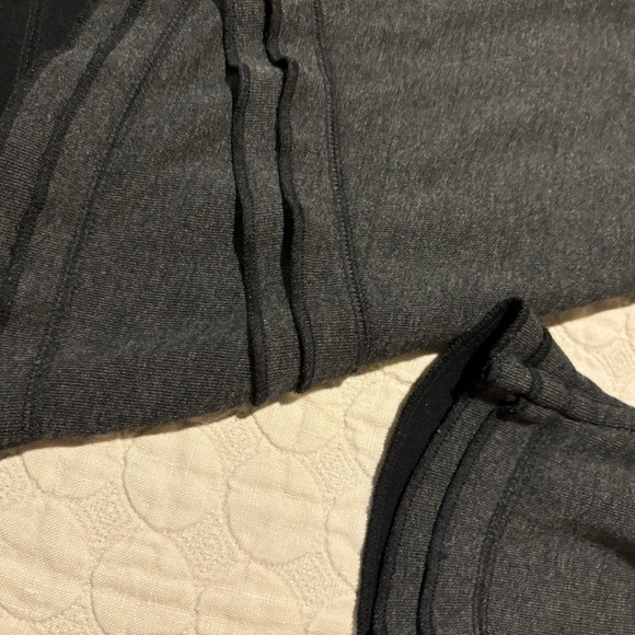 Beautiful top that is comfy and flattering! - Picture 3 of 7